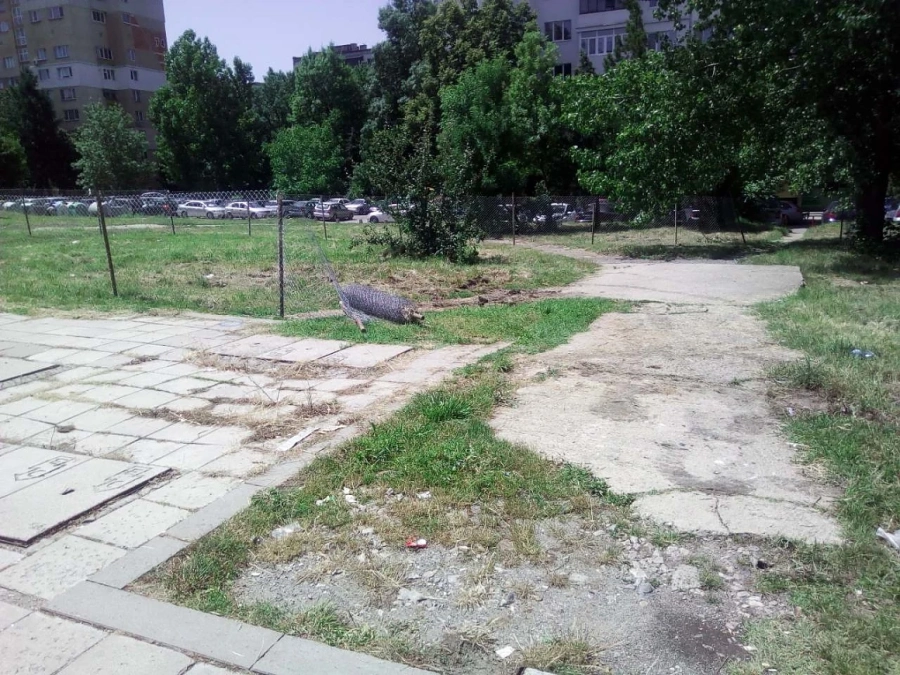 Собственикът на имота в „Младост 1“  пусна жалба за прерязана ограда