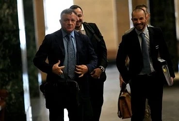 Делото Мартин Петров срещу УниКредит: Парите ги няма, документите – също