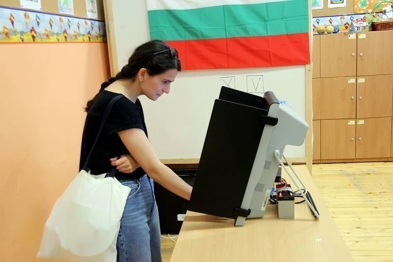 Машинният вот да отпадне от парламентарните и местните избори влиза днес в правната комисия