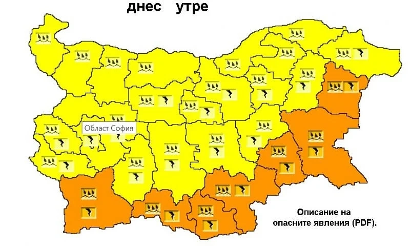 Валежи и гръмотевични през целия ден
