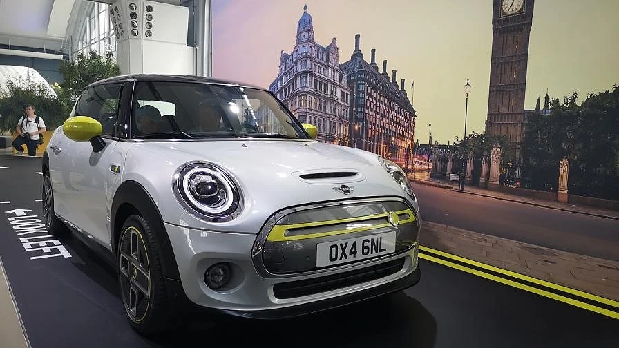 Първото електрическо MINI