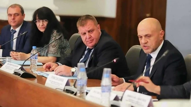 Каракачанов представи концепцията си за ромите: Видно е от много години, че интеграцията на циганите не работи