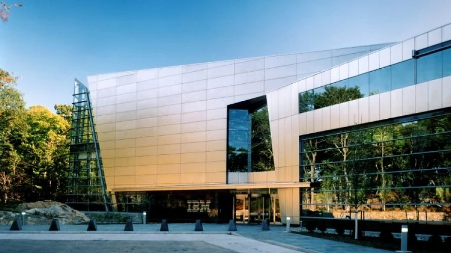 IBM е освободила до 100 000 възрастни служители, за да стане „модерна“
