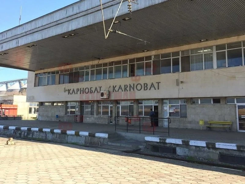 Изтичане на газ евакуира хората в гара в Карнобат и спря влаковете за 3 часа