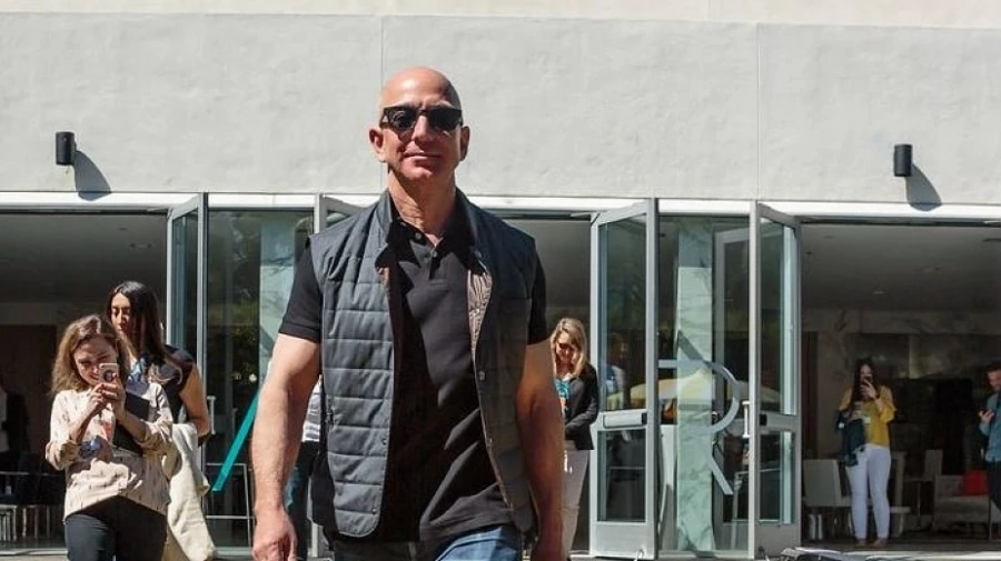 Безос e продал акции от Amazon на стойност $2,8 млрд. миналата седмица
