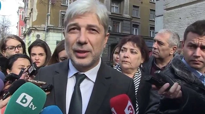 Министърът на екологията: Има повишаване на замърсителите на въздуха заради пожарите, но са в норма