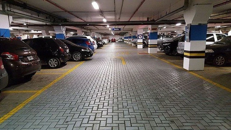 Паркингът до метрото на стадион Васил Левски отваря след две седмици