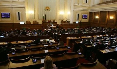 За сумата от 115 000 лв., депутати ще учат чужди езици