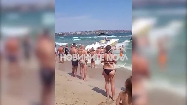 Спасителна операция завърши успешно, след като туристи паднаха с парасейлинг на Каваците 
