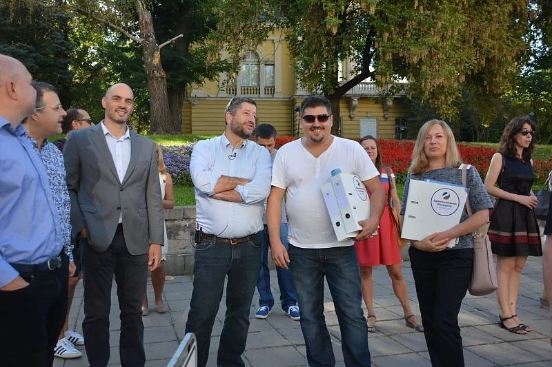 И Демократична България се регистрира 