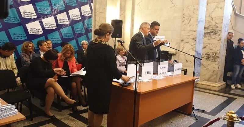 Номерата в бюлетината: ДБ взеха последния - №66, ГЕРБ са №43, БСП - №56