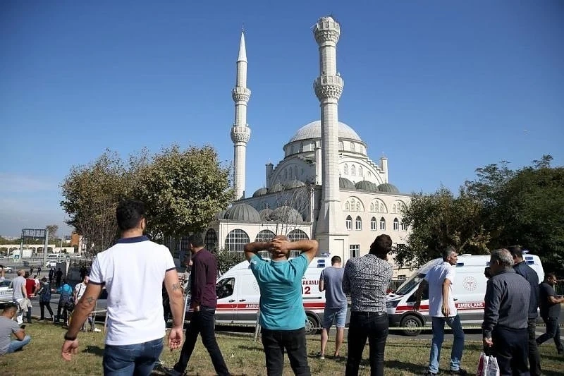 Двама починали от инфаркт заради труса в Истанбул, 43-ма са ранени