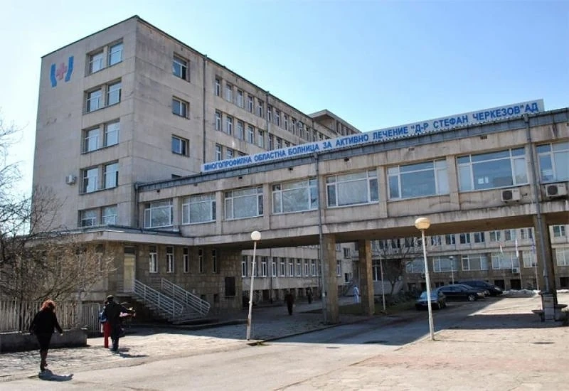 Разследват медицинска сестра, задигнала дебитната карта на починал пациент