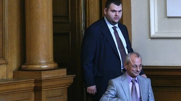 Прокуратурата постави Пеевски и Доган в епицентъра на международна афера