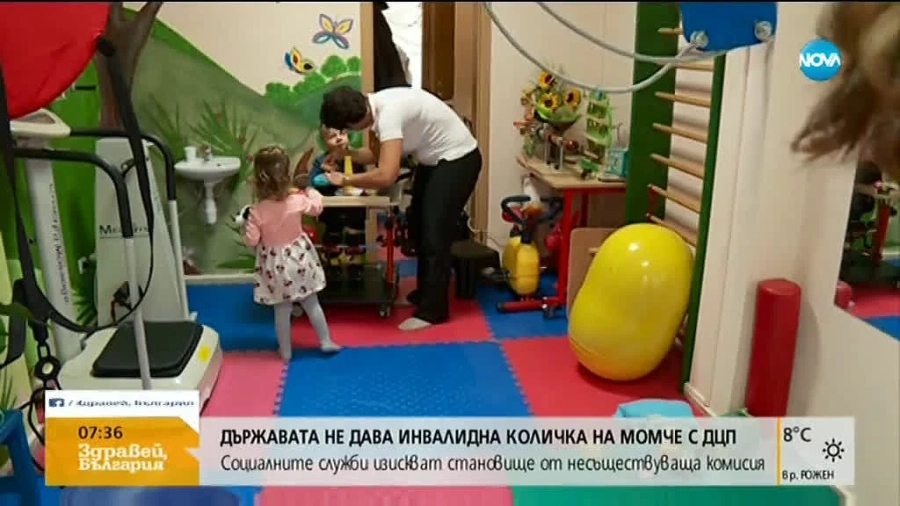 Не дават инвалидна количка на момче с церебрална парализа