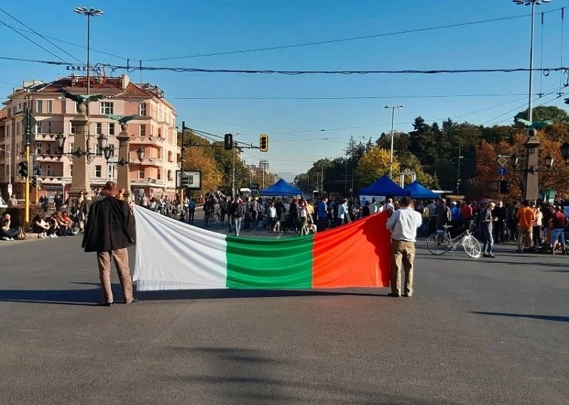 Продължава протестът срещу избора на Гешев, Орлов мост остава блокиран