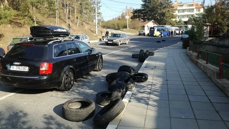 Напрежение край Кърджали след нощните погроми в Черноочене и близки села