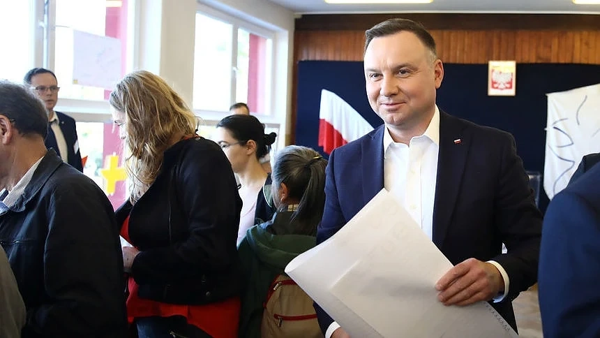 От понеделник поляците ще могат да пътуват до САЩ без визи