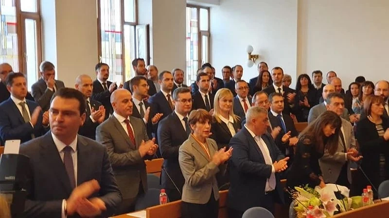 Фандъкова и съветниците се заклеха, полицай на всеки етаж в СО заради Сидеров
