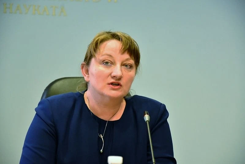 МОН: Задължителната детска градина за децата от малцинствата няма да им осигури предимство за прием