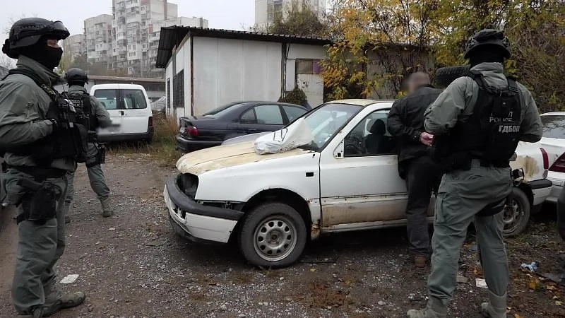 Разкриха група за изработване на фалшиви пари и документи