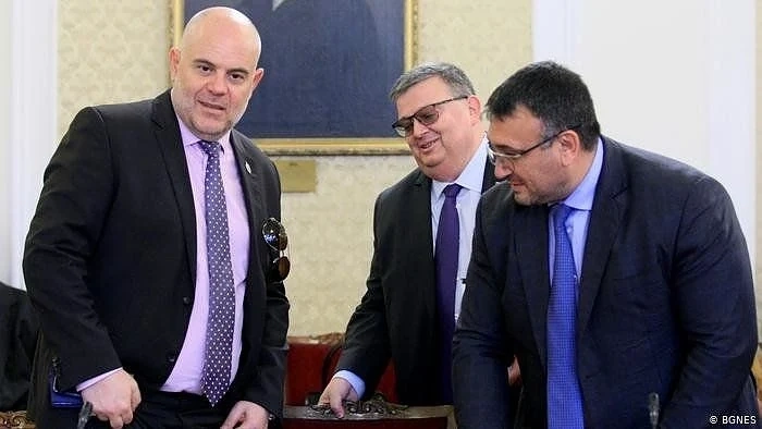 Цацаров подхваща водната криза в Перник