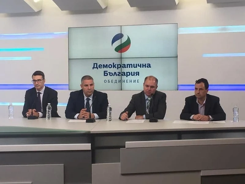 Демократична България: Общината да не вдига данъка при сделки с имоти, а данъчните оценки