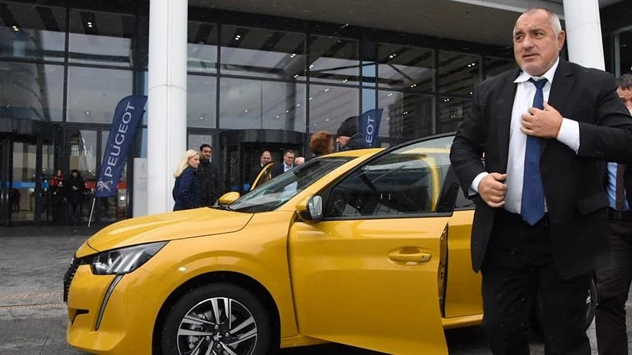 Първото 3D дигитално приборно табло е дело на българи, внедрява се в Peugeot 208