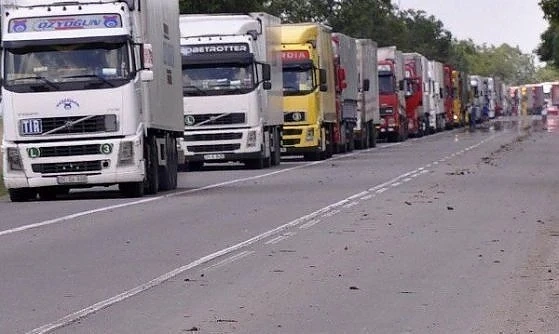 Превозвачите отричат твърдението на АПИ, че билетите за автобус почти няма да поскъпнат