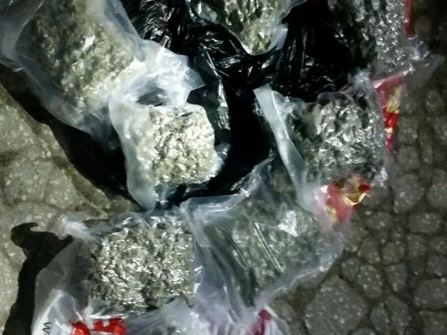Арестуваха двама пловдивчани с 4 кг марихуана