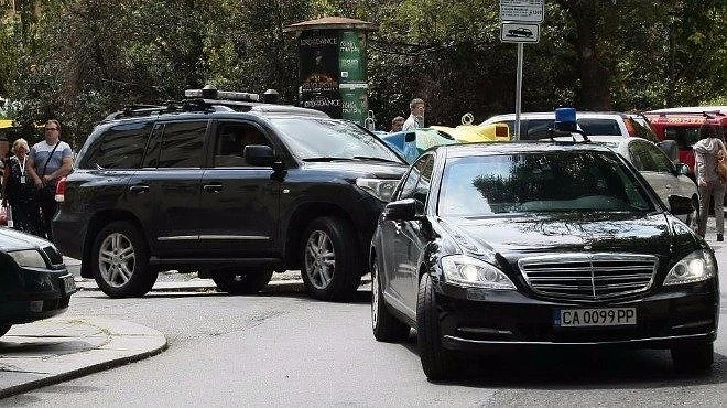 НСО: Шофьорът ни е много опитен, бил е сам и е оказал първа помощ