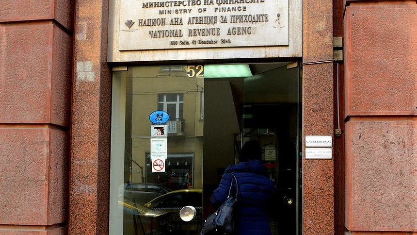 Касова бележка за 55 ст. донесе 50 хил. лв. в лотарията на данъчните