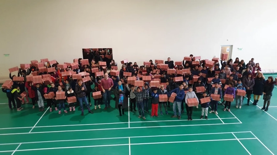 Деца от социално слаби семейства получиха подаръци от ТЕЦ „ЕЙ И ЕС Гълъбово“ за Коледа