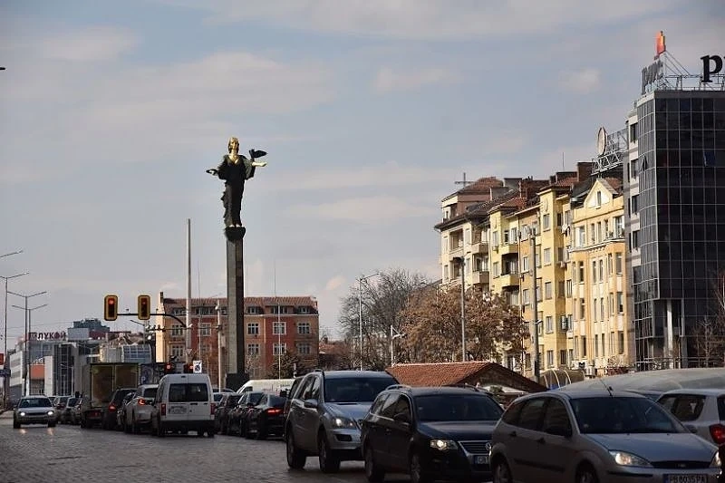 Засилен трафик днес, 3000 полицаи на пътя