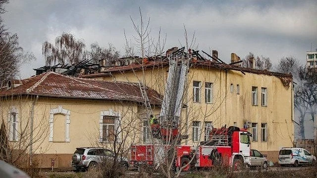 Белодробната болница в София работи от днес