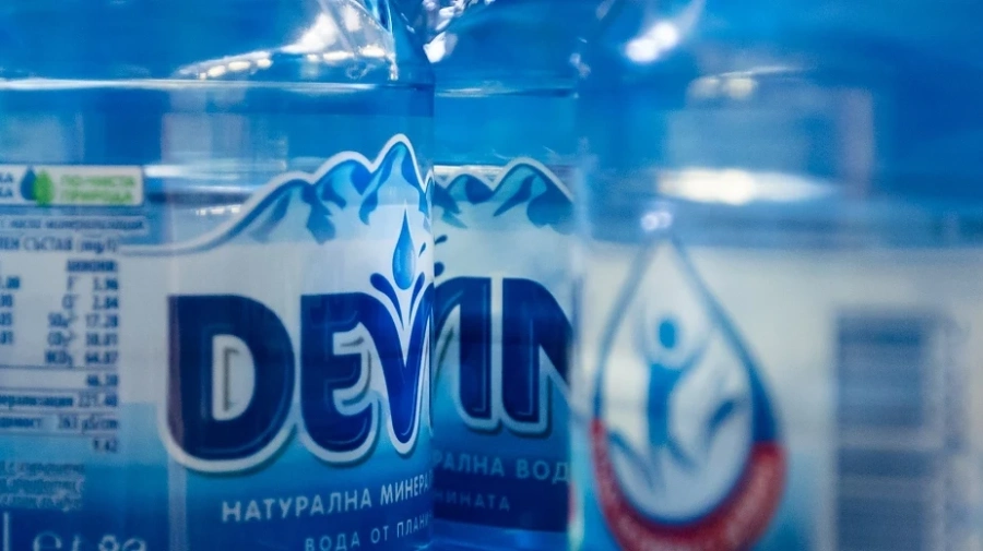 Devin дарява 57 тона вода на Перник