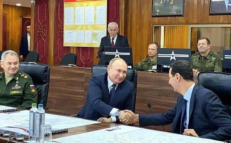Путин на изненадваща визита в Сирия при Асад