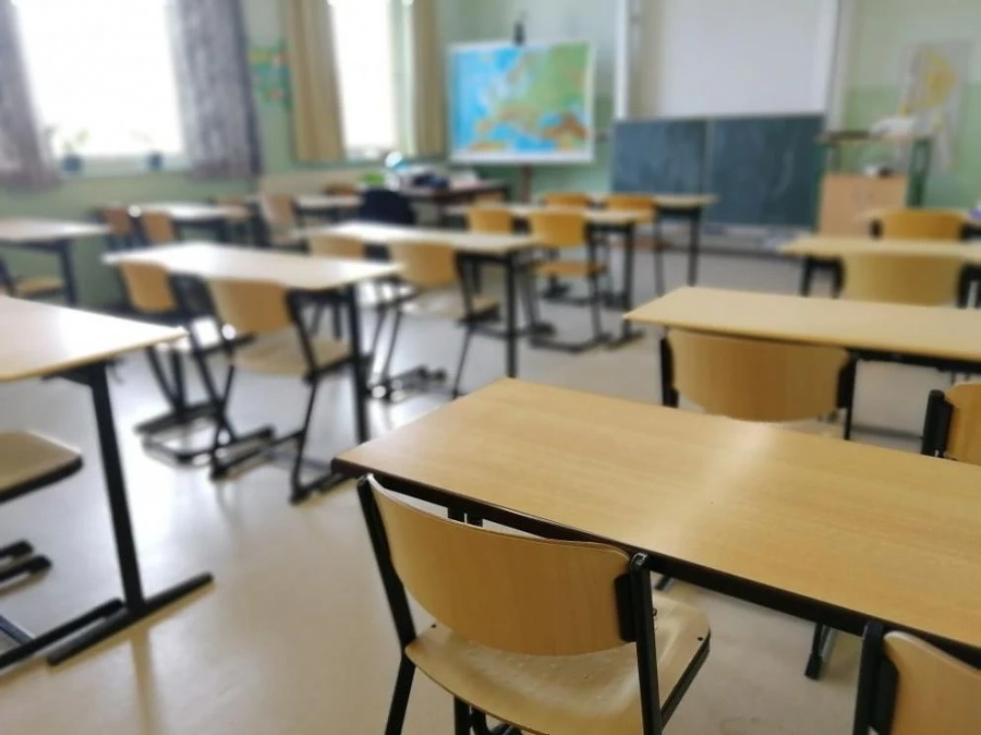 Агресия в училище: 14-годишно момиче е в болница след сбиване със съученичка