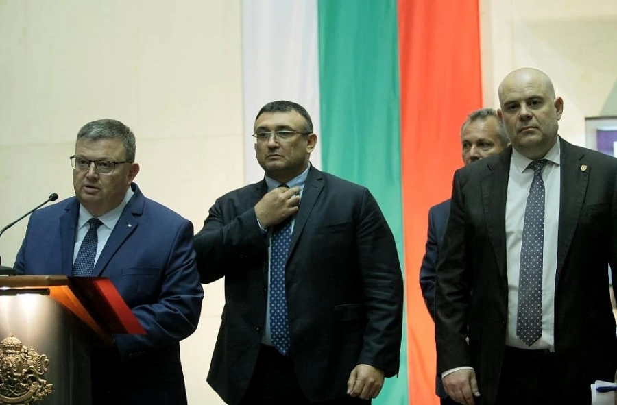 Спецпрокуратурата,МВР, ДАНС и КПКОНПИ, започна разследване в град Перник.
