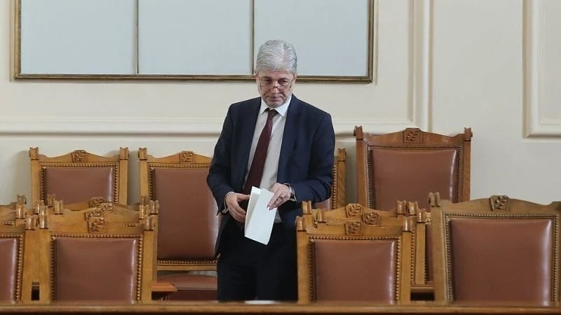 Обиск в кабинета на министър Нено Димов, отведоха го на разпит