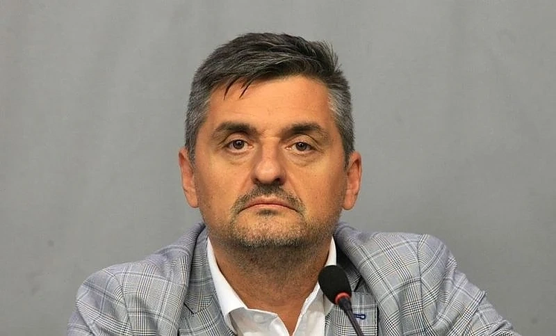 Кирил Добрев в Гълъбово: Вотът на недоверие мина успешно, преди да е започнал