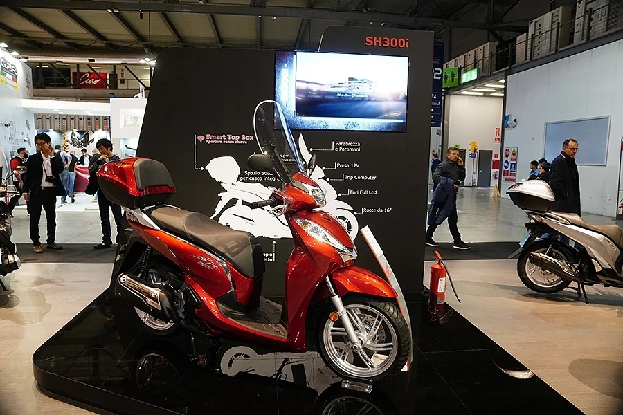 HONDA с над пет премиери в зала Асикс Арена.