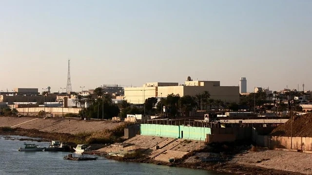 Три ракети удариха посолството на САЩ в Багдад