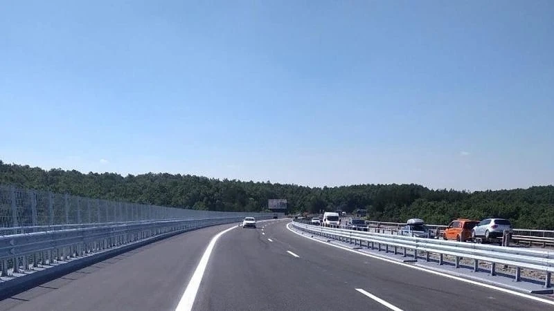 Камион се обърна на магистрала Тракия и я затвори в посока София
