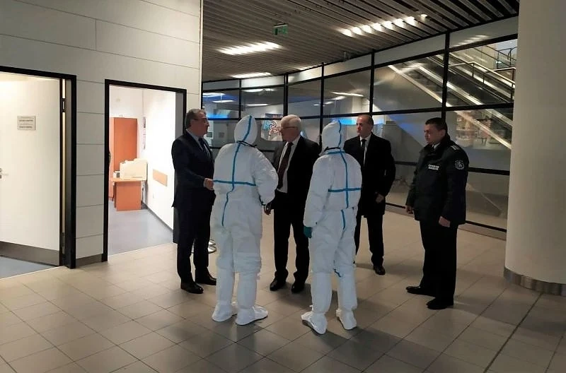 Ананиев инспектира термокамера за коронавируса на летище София
