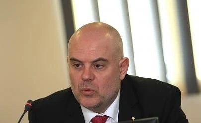 Гешев към Европа: Вече 5 години чакаме Сърбия за Цветан Василев
