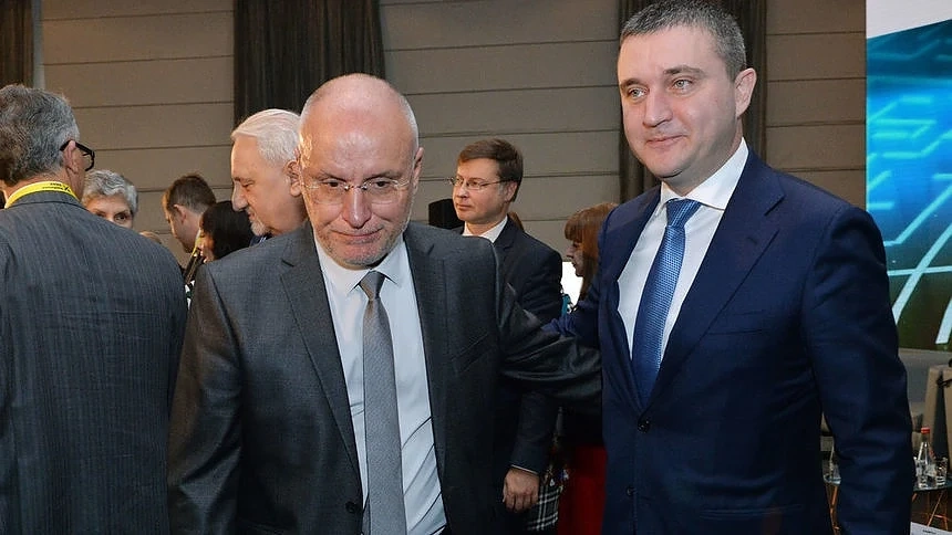 След влизането на България в чакалнята за еврозоната курсът лев - евро няма да бъде фиксиран в закон