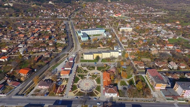 Най-високите заплати у нас не са в София. В село Челопеч са
