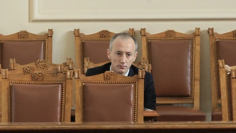 Закъсняло ли е сексуалното образование на децата ни, пита министър Вълчев
