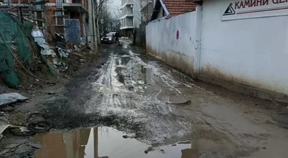 Кварталите на „Лозенец“ продължават да тънат в кал и мизерия  